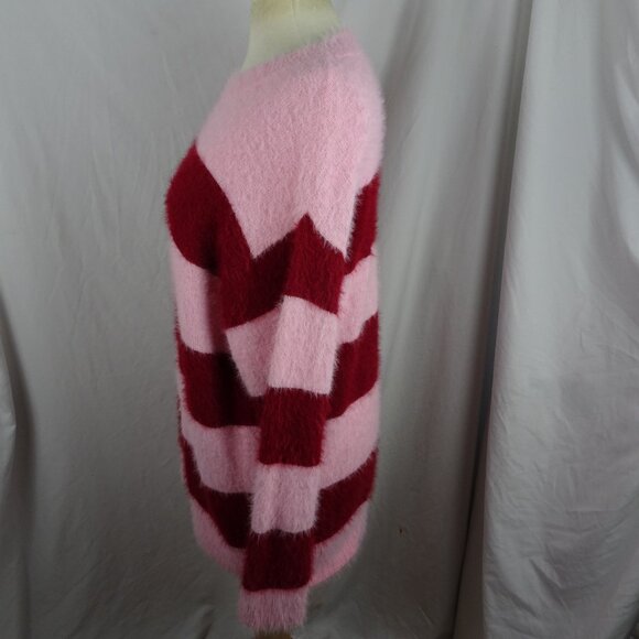 Universal Thread Fuzzy Pink & Red Sweater Size L - Picture 2 of 8